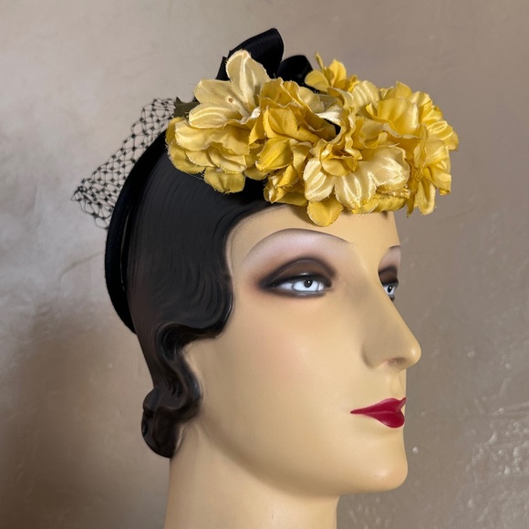 CHEERFUL 1930s\' BLACK FELT TILT HAT + YELLOW FABRIC FLOWERS main image 8
